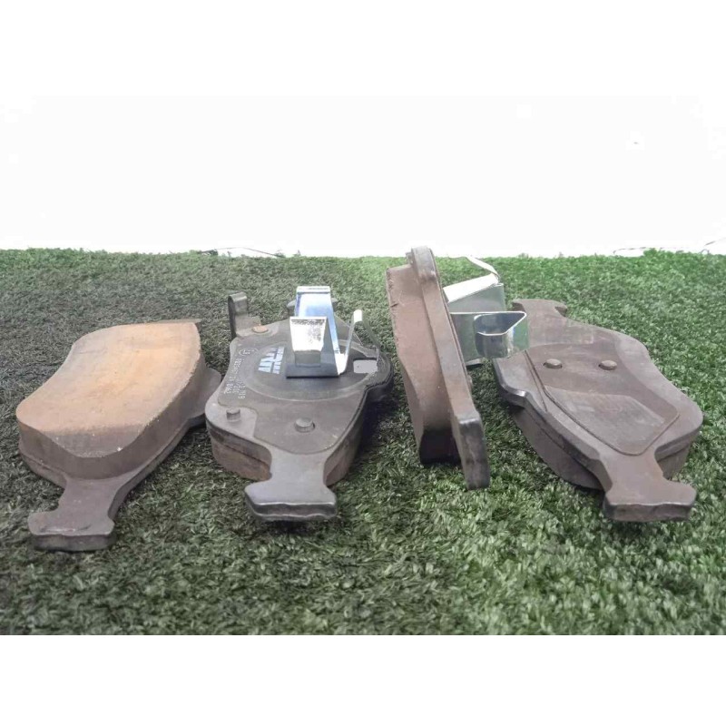 Recambio de pastillas frenos delanteras para toyota yaris 1.5 16v cat (híbrido) referencia OEM IAM 044650D120 TRW 