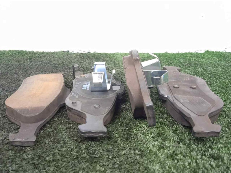 Recambio de pastillas frenos delanteras para toyota yaris 1.5 16v cat (híbrido) referencia OEM IAM 044650D120 TRW 