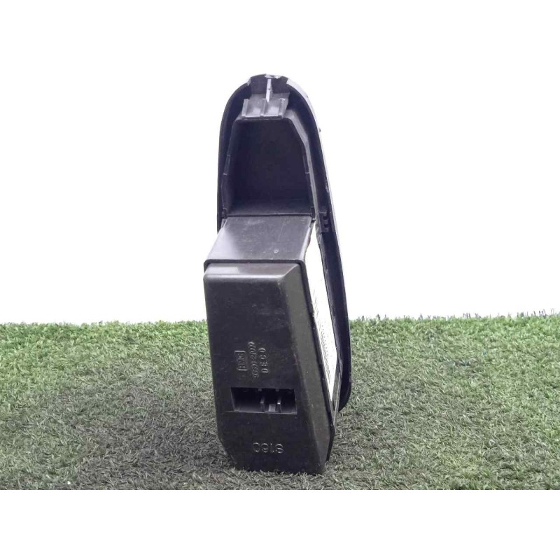 Recambio de mando elevalunas delantero derecho para hyundai coupe (j2) 1.6 16v cat referencia OEM IAM 9358027000  