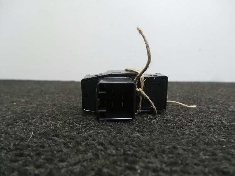 Recambio de mando elevalunas trasero derecho para volvo s40 berlina 1.6 cat referencia OEM IAM 30889759  5 PINES