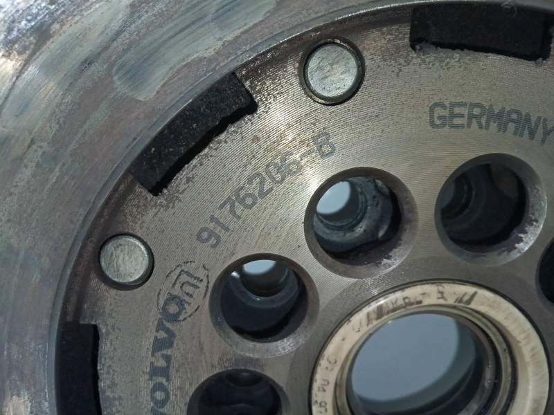 Recambio de volante motor para volvo v70 familiar 2.4 turbo cat referencia OEM IAM 9176206B  