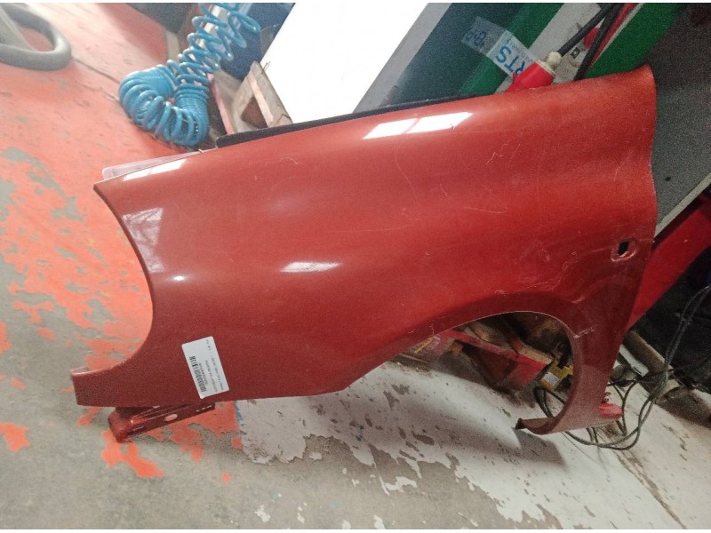 Recambio de aleta delantera izquierda para renault clio ii fase i (b/cbo) referencia OEM IAM 109193612 150142 