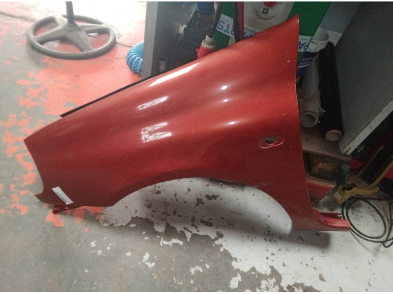 Recambio de aleta delantera izquierda para renault clio ii fase i (b/cbo) referencia OEM IAM 109193612 150142 