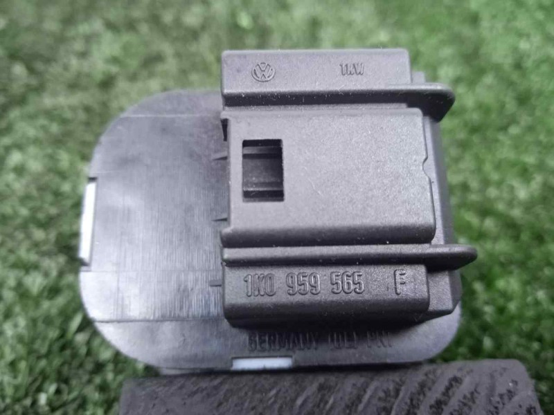 Recambio de mando retrovisor para volkswagen golf v berlina (1k1) 1.9 tdi referencia OEM IAM 1K0959565F CALEFACTABLE 