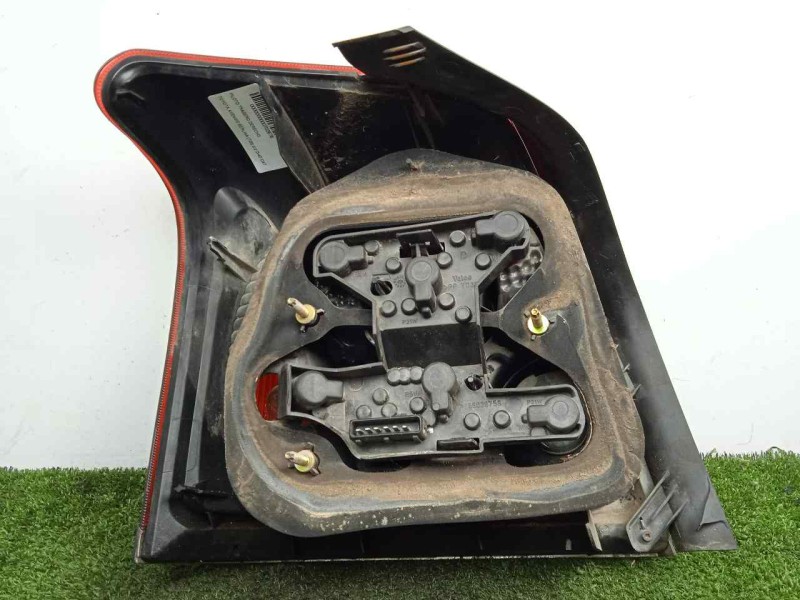 Recambio de piloto trasero derecho para toyota avensis berlina (t25) 2.2 d-4d cat referencia OEM IAM SINREF 03-06 4.PUERTAS