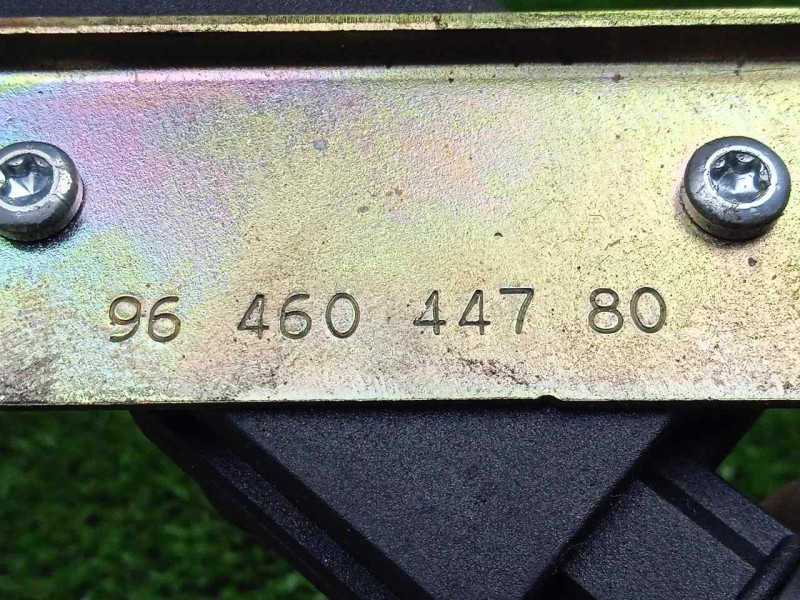 Recambio de cerradura puerta trasera derecha para citroën c3 pluriel 1.4 hdi referencia OEM IAM 9646014780  2.PINES