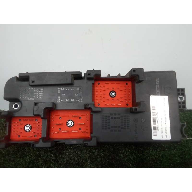 Recambio de caja reles / fusibles para opel vectra c berlina 1.8 16v referencia OEM IAM 13241891-519174502  