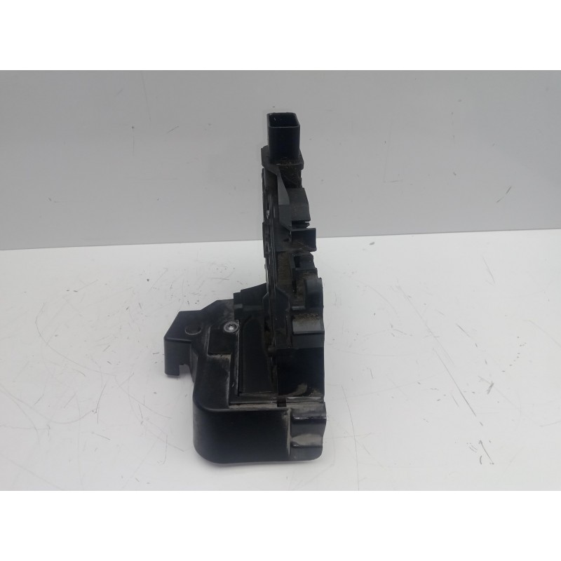 Recambio de cerradura puerta trasera izquierda para ford kuga (cbv) 2.0 tdci cat referencia OEM IAM 8V4AS26413EA  