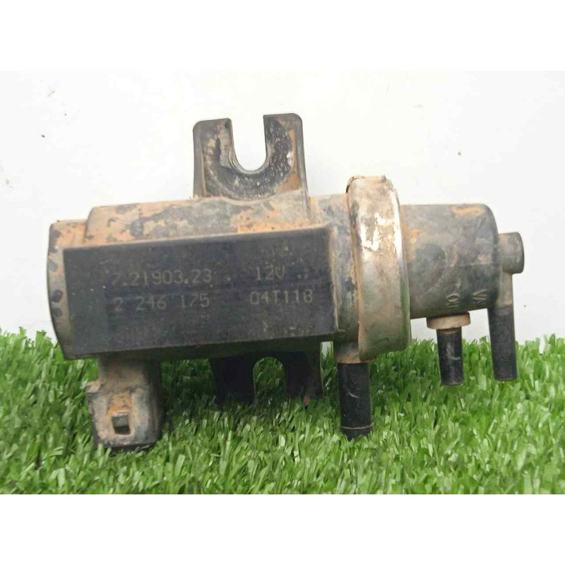 Recambio de valvula de vacio para land rover range rover (lm) 3.0 td6 referencia OEM IAM 2246175-72190323 2.PINES 3.CONEXIONES