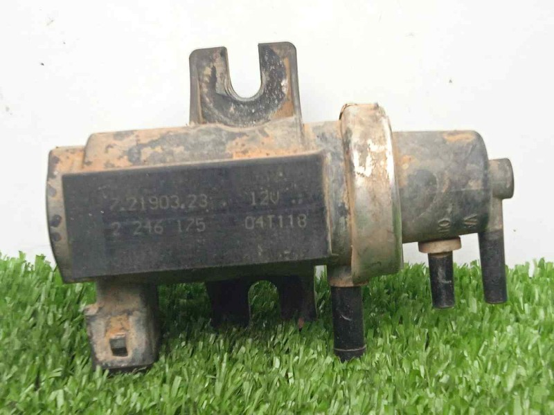 Recambio de valvula de vacio para land rover range rover (lm) 3.0 td6 referencia OEM IAM 2246175-72190323 2.PINES 3.CONEXIONES