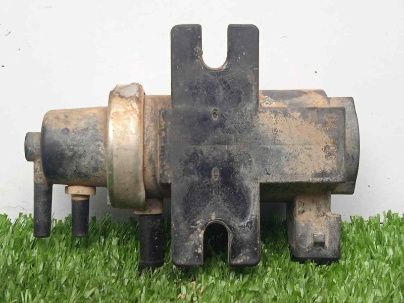 Recambio de valvula de vacio para land rover range rover (lm) 3.0 td6 referencia OEM IAM 2246175-72190323 2.PINES 3.CONEXIONES