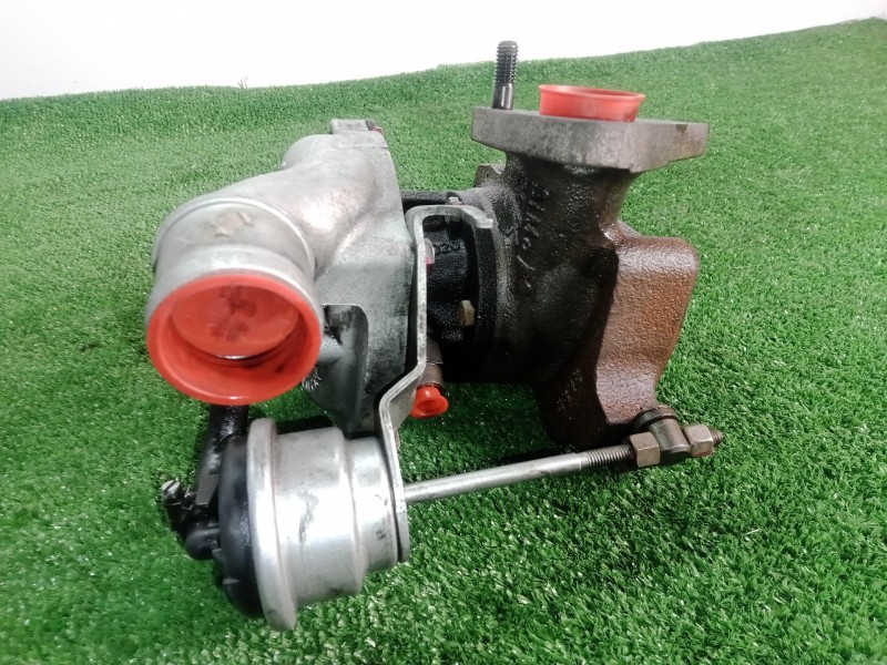 Recambio de turbocompresor para dacia sandero 1.5 dci diesel cat referencia OEM IAM 54359700033-82301868  
