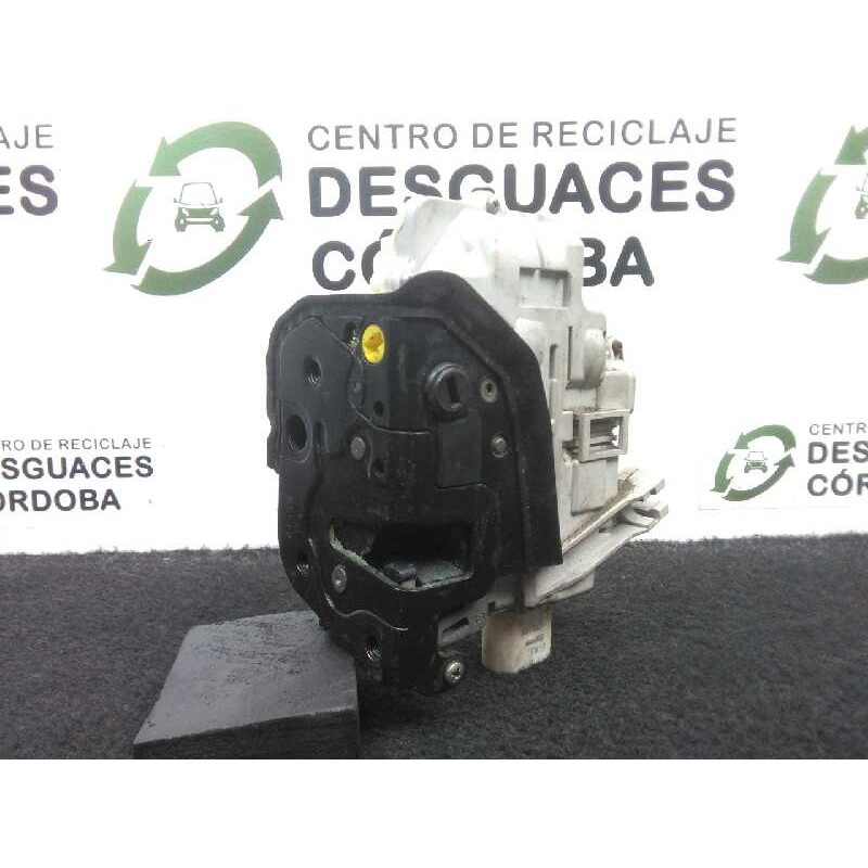 Recambio de cerradura puerta trasera izquierda para audi a4 avant (8e) 2.0 tdi referencia OEM IAM   5.PUERTAS