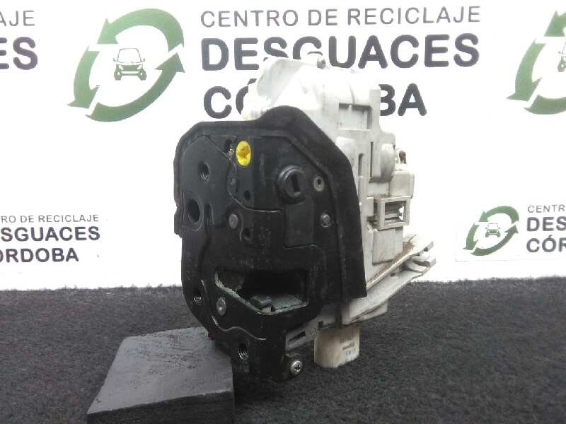 Recambio de cerradura puerta trasera izquierda para audi a4 avant (8e) 2.0 tdi referencia OEM IAM   5.PUERTAS