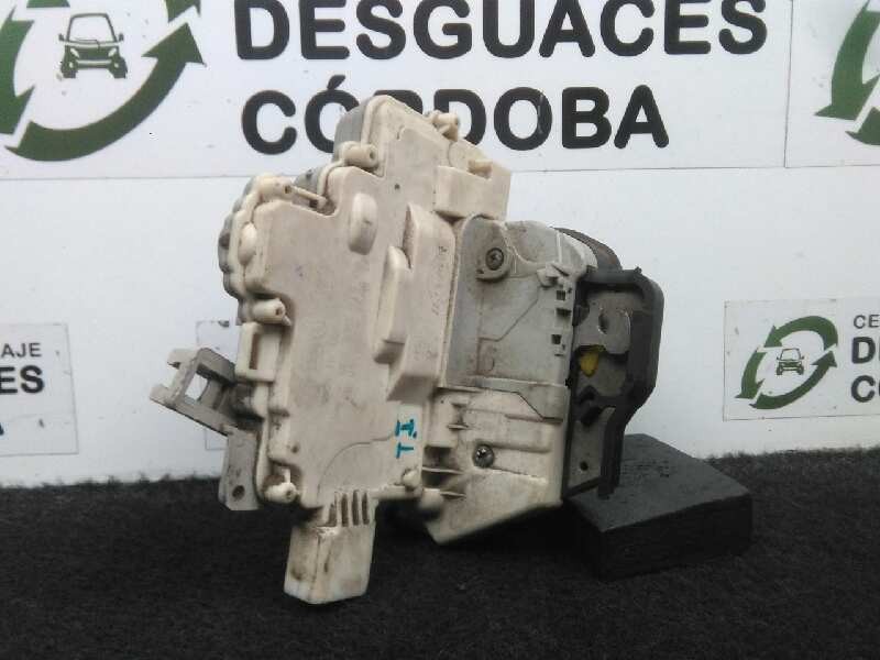Recambio de cerradura puerta trasera izquierda para audi a4 avant (8e) 2.0 tdi referencia OEM IAM   5.PUERTAS