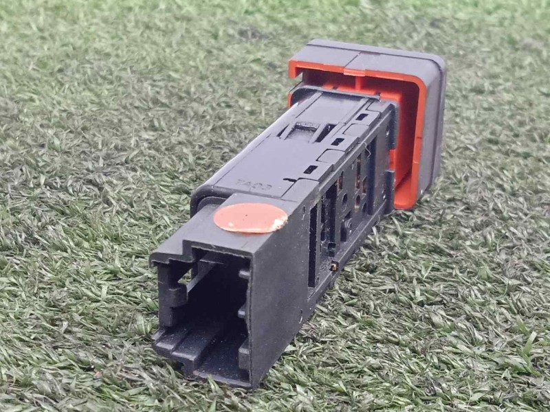 Recambio de warning para chevrolet captiva 2.0 diesel cat referencia OEM IAM 202005304  