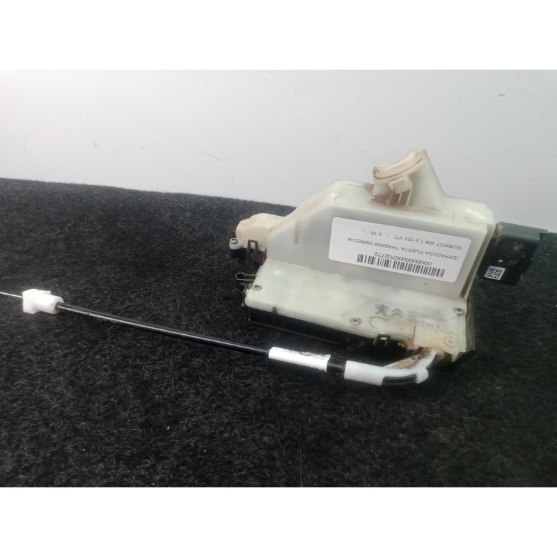 Recambio de cerradura puerta trasera derecha para peugeot 208 1.2 12v vti referencia OEM IAM 9812501180  