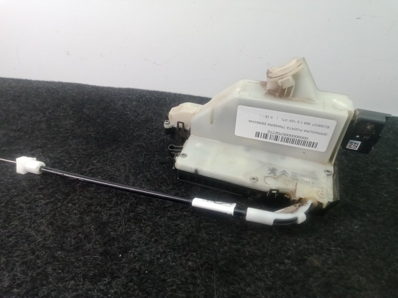 Recambio de cerradura puerta trasera derecha para peugeot 208 1.2 12v vti referencia OEM IAM 9812501180  