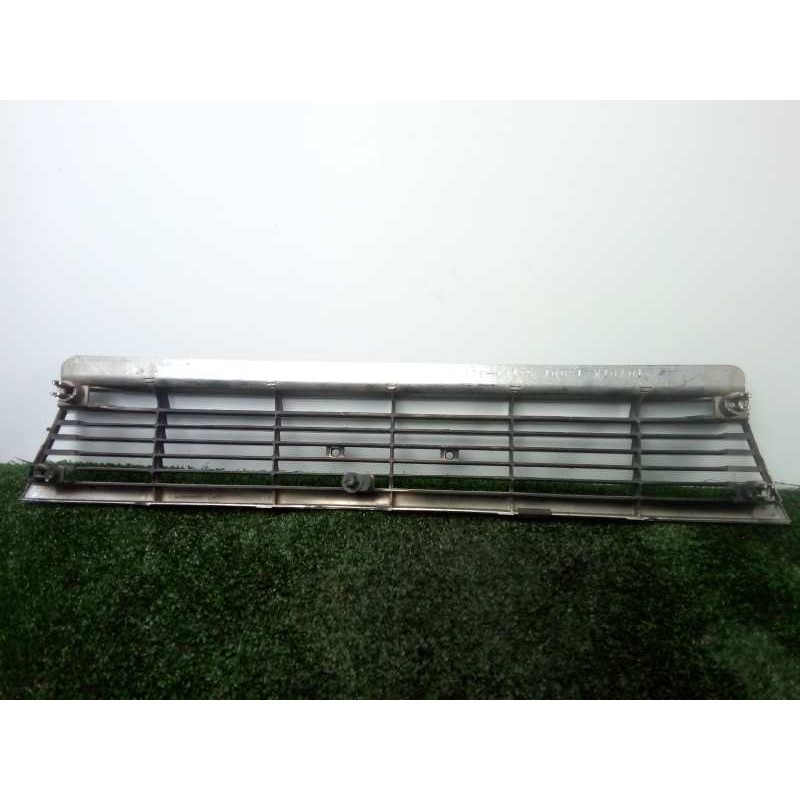 Recambio de rejilla delantera para toyota camry (v20) 2.0 (sv21_) referencia OEM IAM  86-91 CROMADO - NEGRO