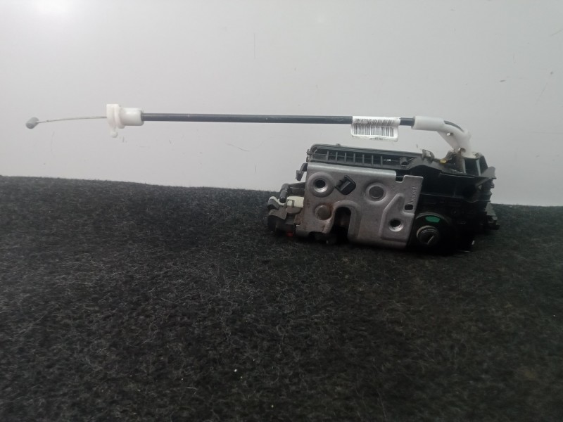 Recambio de cerradura puerta trasera derecha para peugeot 208 1.2 12v vti referencia OEM IAM 9812501180  