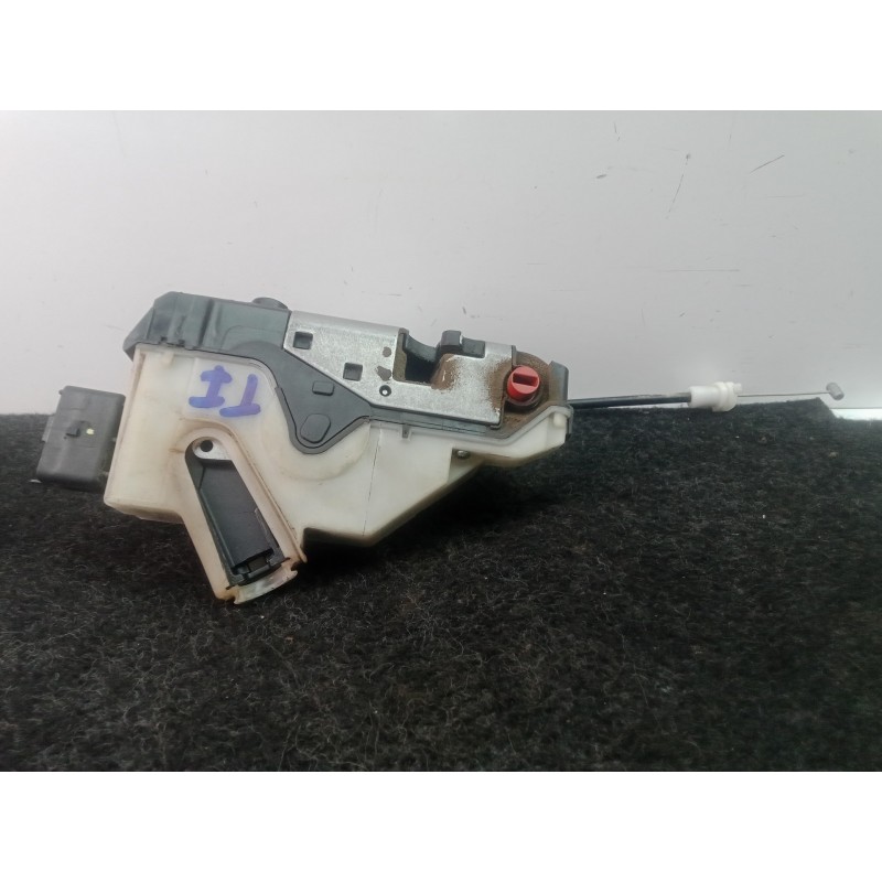 Recambio de cerradura puerta trasera izquierda para peugeot 208 1.2 12v vti referencia OEM IAM 9812501280  