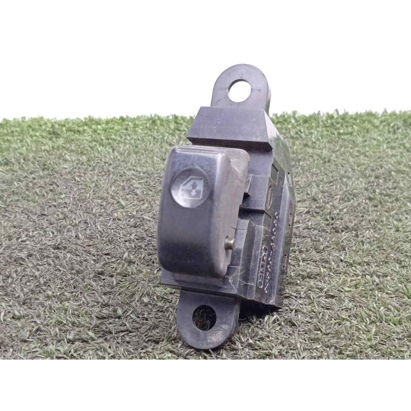 Recambio de mando elevalunas delantero derecho para hyundai h 1 2.5 turbodiesel referencia OEM IAM 935704A000-935704A100 H1. 