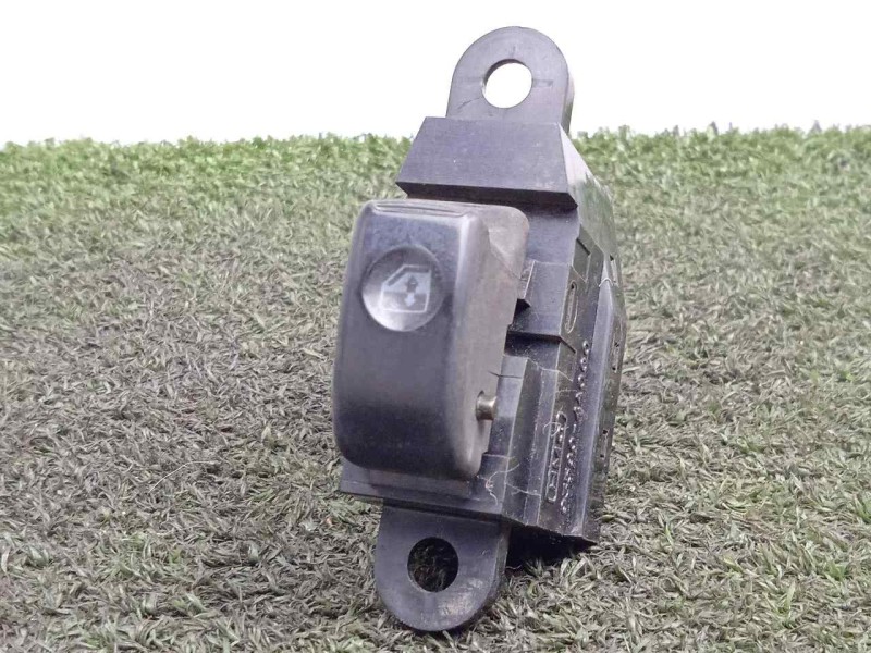 Recambio de mando elevalunas delantero derecho para hyundai h 1 2.5 turbodiesel referencia OEM IAM 935704A000-935704A100 H1. 