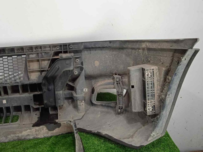 Recambio de paragolpes delantero para iveco daily ka 3.0 diesel cat referencia OEM IAM 5801346085 12-14 NEGRO