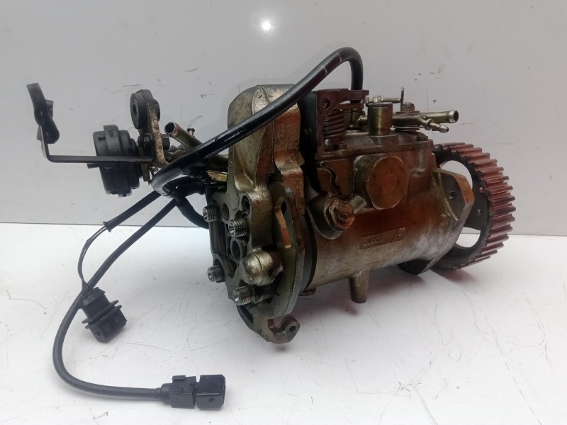 Recambio de bomba inyeccion para mitsubishi carisma berlina 4 (da0) 1.9 turbodiesel referencia OEM IAM R8448B260A  