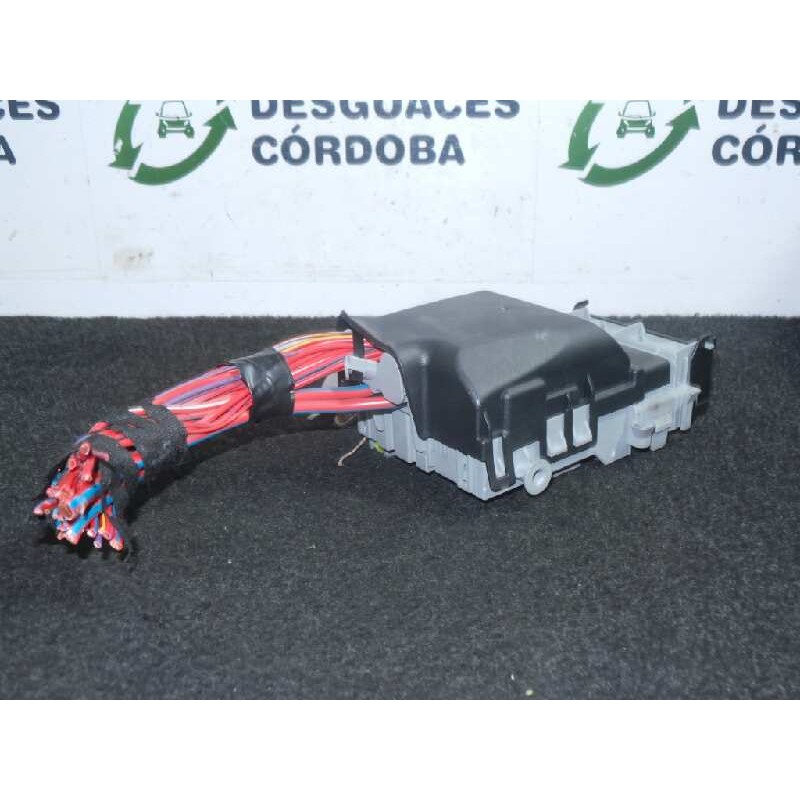 Recambio de caja reles / fusibles para opel astra j lim. 1.6 cdti dpf referencia OEM IAM 13222786  