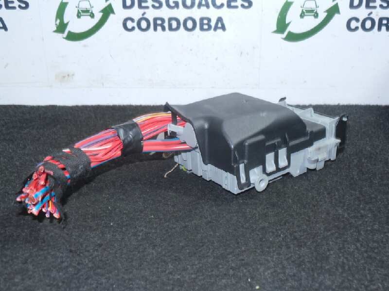 Recambio de caja reles / fusibles para opel astra j lim. 1.6 cdti dpf referencia OEM IAM 13222786  