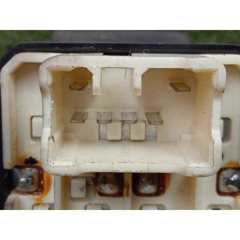 Recambio de mando elevalunas delantero izquierdo para chevrolet aveo 1.2 cat referencia OEM IAM 202005062 2.BOTONES 