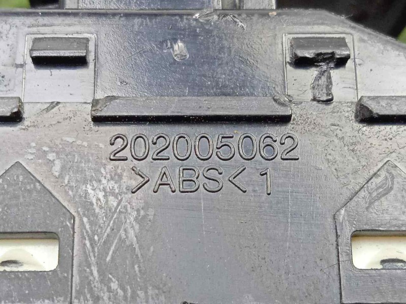 Recambio de mando elevalunas delantero izquierdo para chevrolet aveo 1.2 cat referencia OEM IAM 202005062 2.BOTONES 