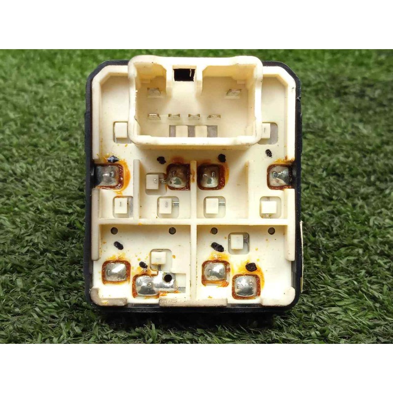 Recambio de mando elevalunas delantero izquierdo para chevrolet aveo 1.2 cat referencia OEM IAM 202005062 2.BOTONES 