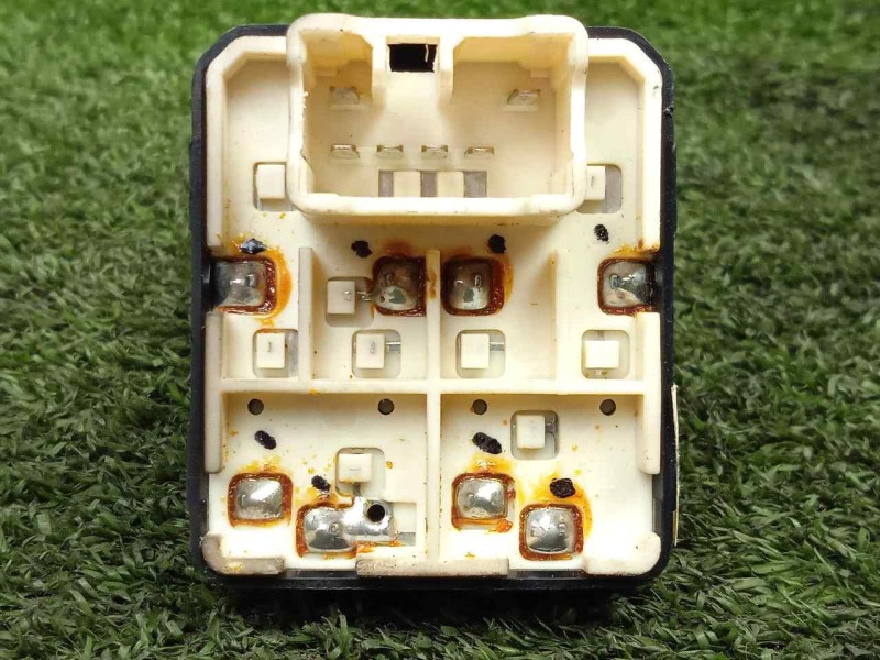 Recambio de mando elevalunas delantero izquierdo para chevrolet aveo 1.2 cat referencia OEM IAM 202005062 2.BOTONES 