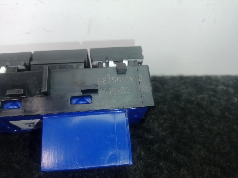 Recambio de mando multifuncion para peugeot 208 1.2 12v vti referencia OEM IAM 96750114ZD  