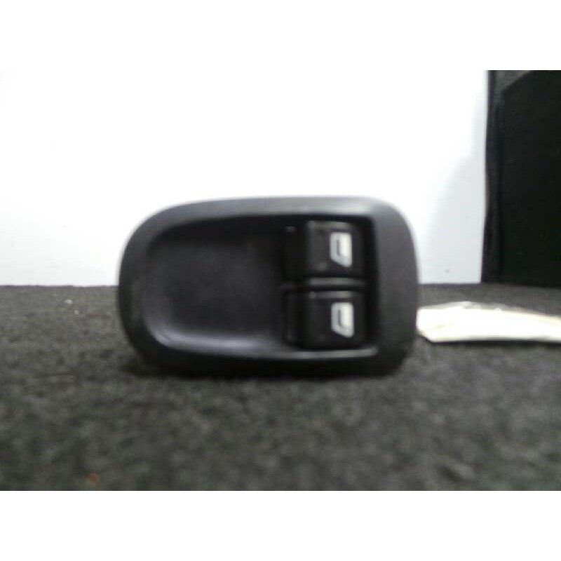 Recambio de mando elevalunas delantero izquierdo para peugeot 206 berlina 1.4 referencia OEM IAM  6 PINES CENTRAL FRENO MANO DOS