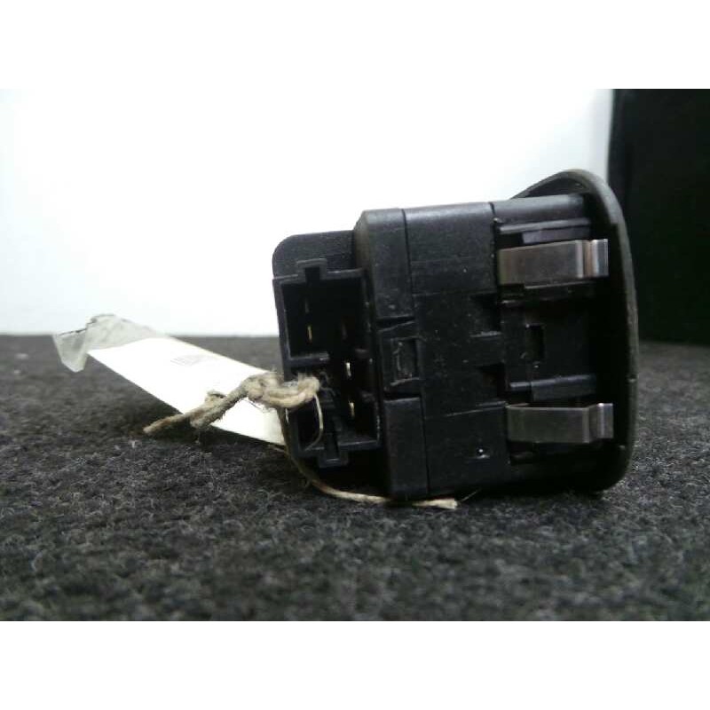 Recambio de mando elevalunas delantero izquierdo para peugeot 206 berlina 1.4 referencia OEM IAM  6 PINES CENTRAL FRENO MANO DOS