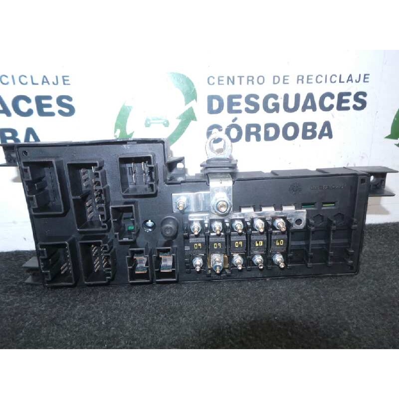 Recambio de caja reles / fusibles para volvo xc90 2.4 diesel cat referencia OEM IAM 8678449-518787205  