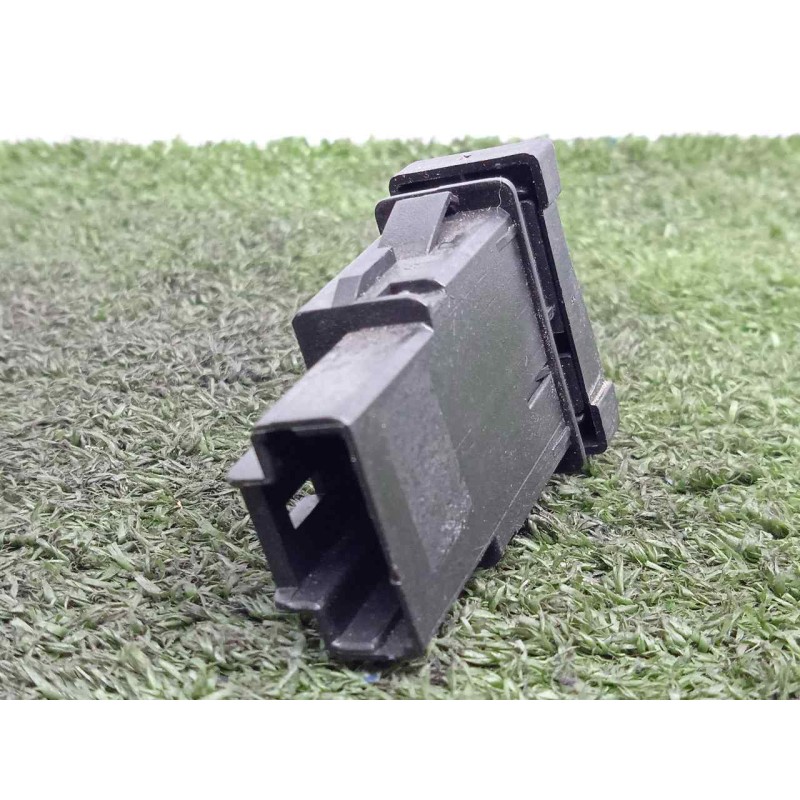 Recambio de interruptor para iveco daily furgón 2.3 diesel referencia OEM IAM 69500499-5801450325 CIERRE 