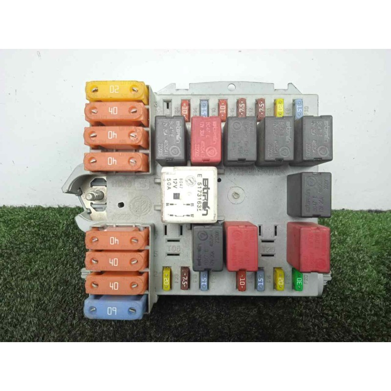Recambio de caja reles / fusibles para fiat croma (194) 1.9 jtd 16v cat referencia OEM IAM 51738102  