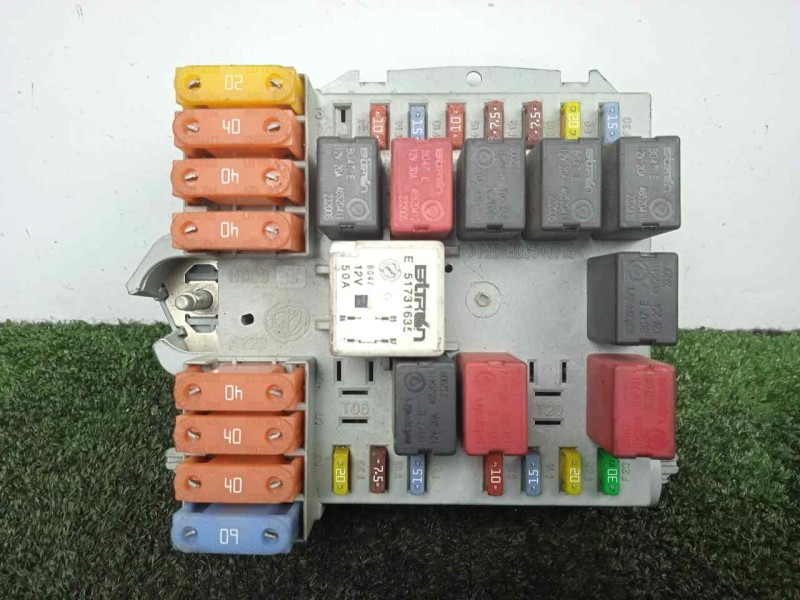 Recambio de caja reles / fusibles para fiat croma (194) 1.9 jtd 16v cat referencia OEM IAM 51738102  