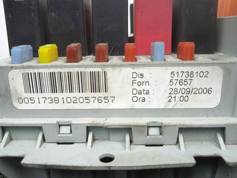 Recambio de caja reles / fusibles para fiat croma (194) 1.9 jtd 16v cat referencia OEM IAM 51738102  