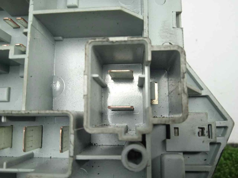 Recambio de caja reles / fusibles para fiat croma (194) 1.9 jtd 16v cat referencia OEM IAM 51738102  