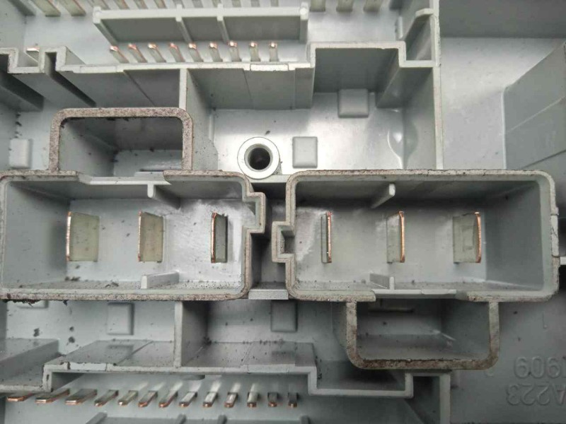 Recambio de caja reles / fusibles para fiat croma (194) 1.9 jtd 16v cat referencia OEM IAM 51738102  
