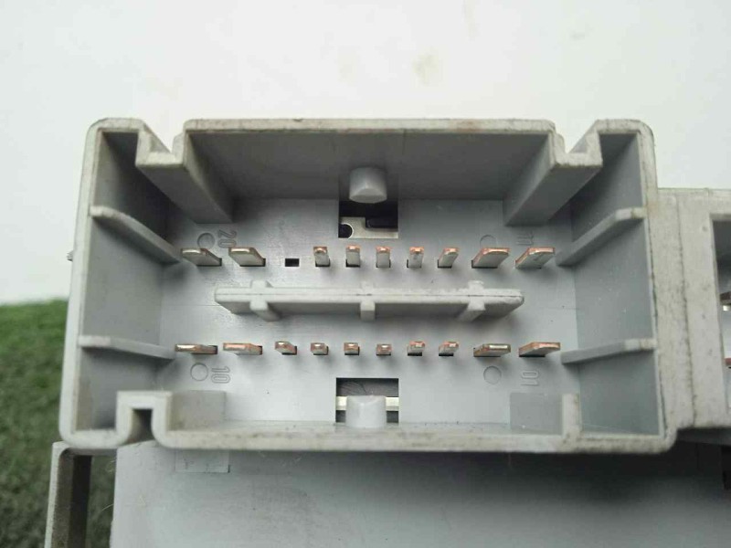 Recambio de caja reles / fusibles para fiat croma (194) 1.9 jtd 16v cat referencia OEM IAM 46846745-46846745CPL  