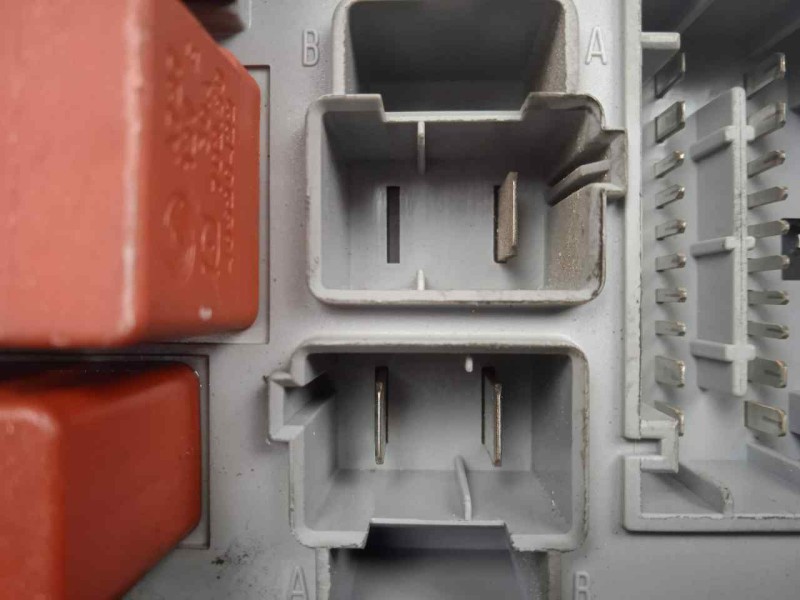 Recambio de caja reles / fusibles para fiat croma (194) 1.9 jtd 16v cat referencia OEM IAM 46846745-46846745CPL  