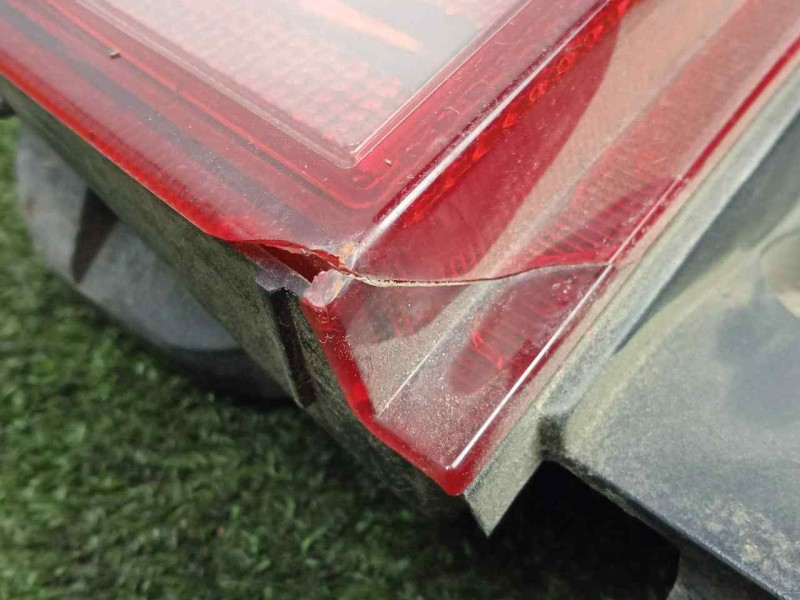 Recambio de piloto trasero izquierdo para nissan micra (k12e) 1.4 cat referencia OEM IAM  FISURADO - CON TARA 