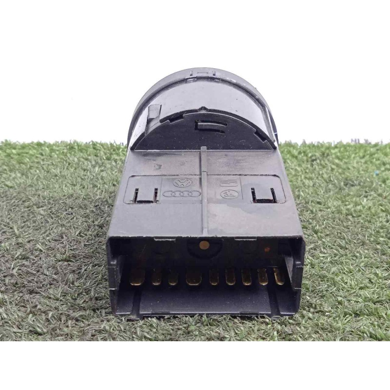 Recambio de interruptor luces para audi a4 berlina (8e) 2.0 tdi referencia OEM IAM 8E0941531C  