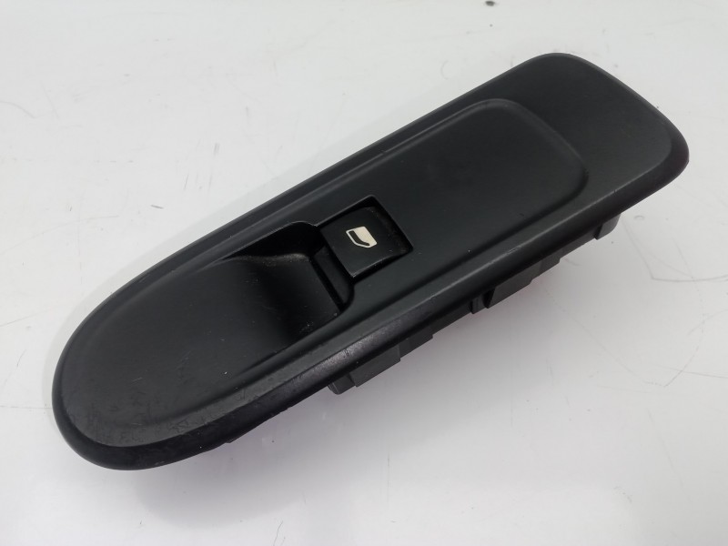 Recambio de mando elevalunas delantero derecho para peugeot 308 1.6 hdi fap cat (9hz / dv6ted4) referencia OEM IAM 96565184XT-53